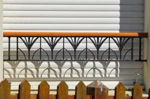 Balconnet avec motif feuille - Balconnet avec motif feuille dans le secteur du cap de la Chêvre