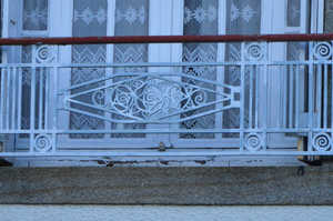 Balconnet avec motif floral - Balconnet avec motif floral, bld de la France Libre