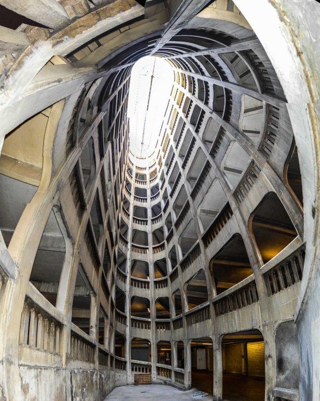 Garage Hélocoïdal - Photo panoramique prise depuis le centre de l'hélice