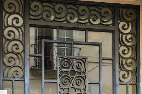 Immeuble Art Déco - Motif spirale de la porte