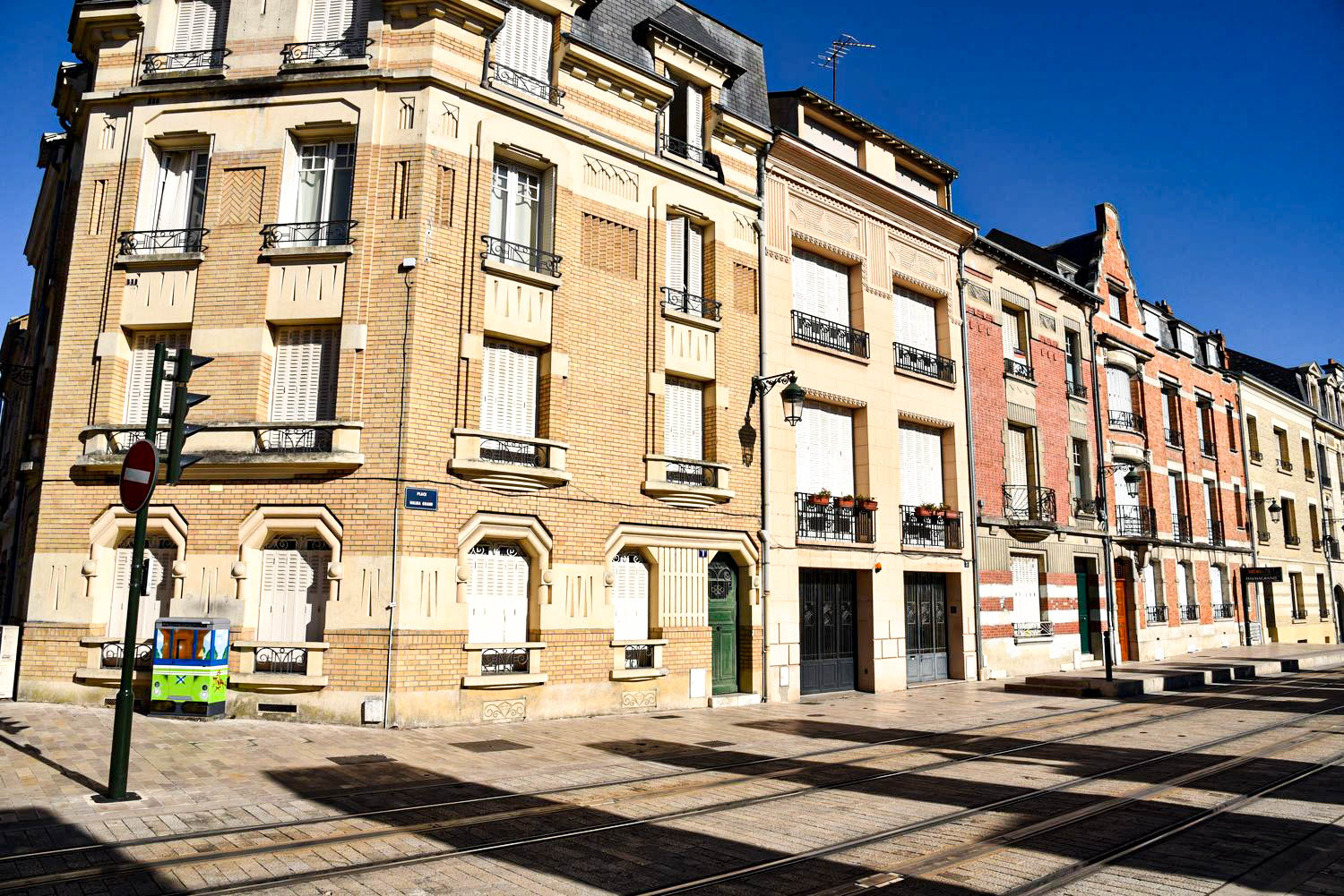 Les immeubles de la place Halma Grand, à Orléans
