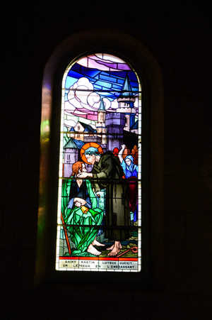 Église Saint-Martin - Saint Martin à Lutèce guérit un lépreux en l'embrassant