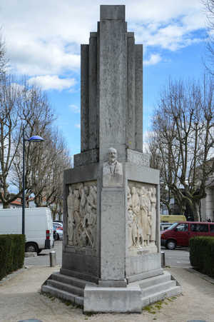 Monument à Jules Nadi