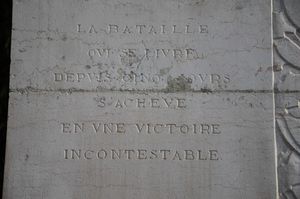 Monument aux morts - La bataille qui se livre deîos cinq jours s'achève en une victoire incontestable